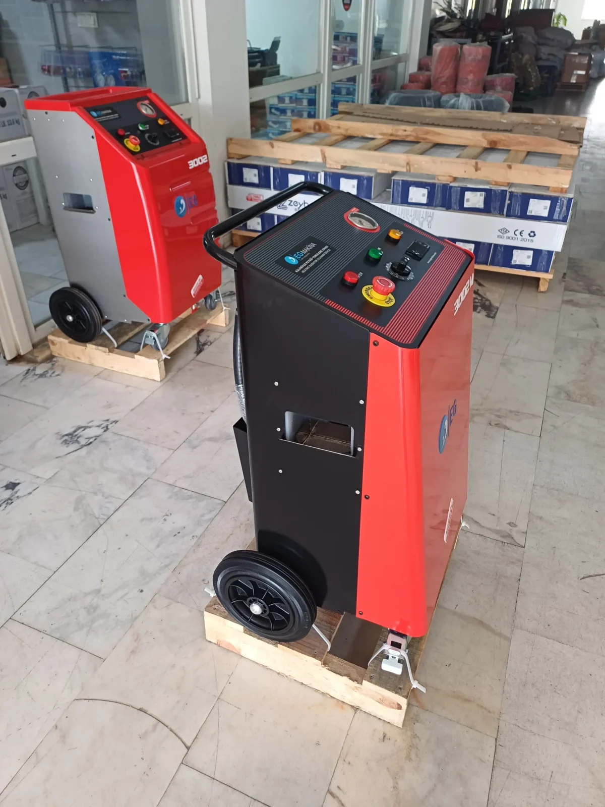 EG 3002M araç kalorifer peteği temizleme makinesi yan görünüm